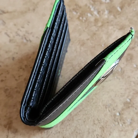 XBOX Black and Green Wallet - Picture 7 of 11
